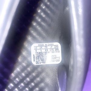 Size 9 Black Yeezy foam runners